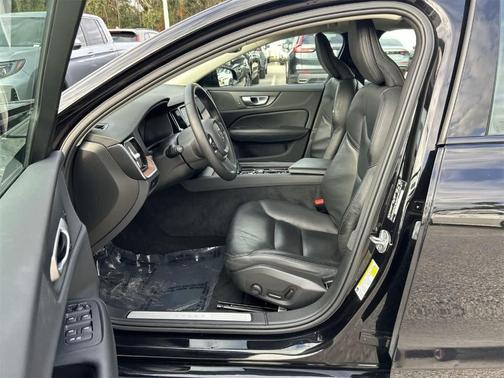 2024 Volvo S60 B5 Plus Dark Theme