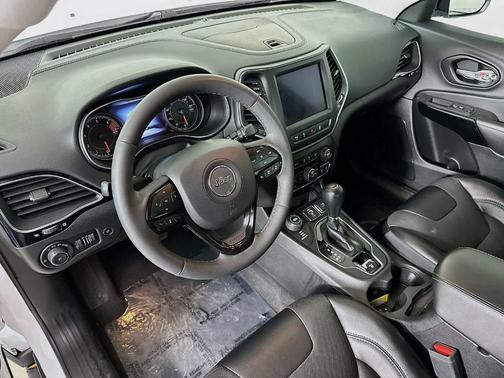 Bright White Clearcoat 2023 Jeep Cherokee Altitude Lux