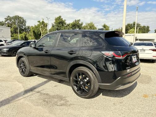 Crystal Black Pearl 2025 Honda HR-V Sport
