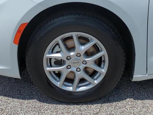 2023 Chrysler Pacifica Touring-L