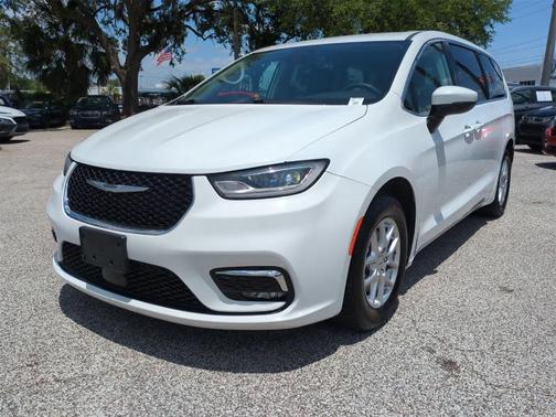 2023 Chrysler Pacifica Touring-L