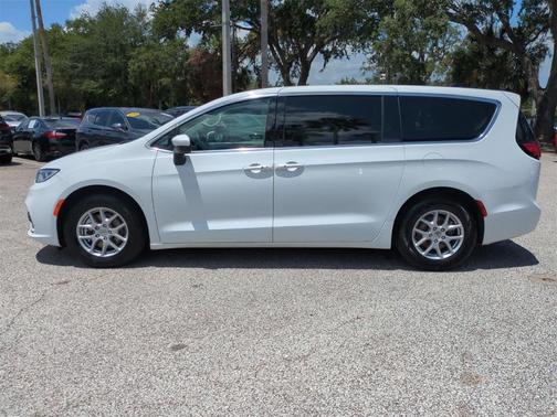 2023 Chrysler Pacifica Touring-L