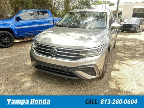 Pyrite Silver Metallic 2024 Volkswagen Tiguan 2.0T SE