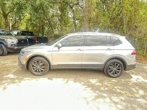 Pyrite Silver Metallic 2024 Volkswagen Tiguan 2.0T SE