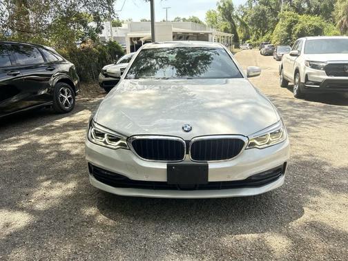 Mineral White Metallic 2018 BMW 540 i xDrive