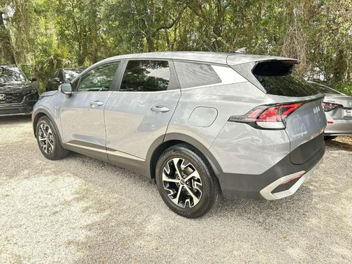 Everlasting Silver 2025 Kia Sportage EX