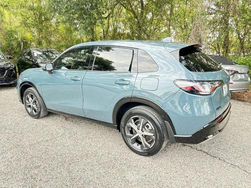Pearl 2023 Honda HR-V EX-L