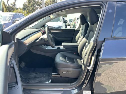 2025 Tesla Model Y Long Range