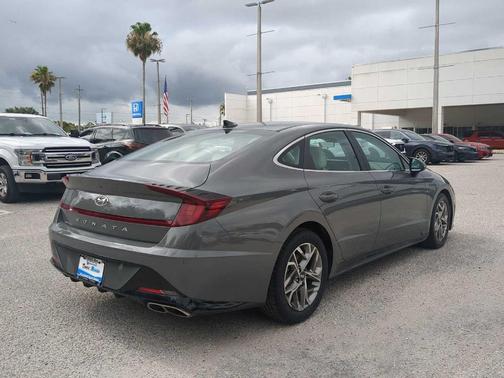 2022 Hyundai SONATA SEL