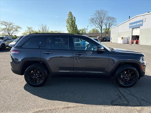 Baltic Gray Metallic Clearcoat 2025 Jeep Grand Cherokee Altitude