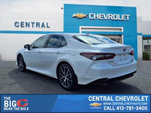 2022 Toyota Camry Hybrid XLE