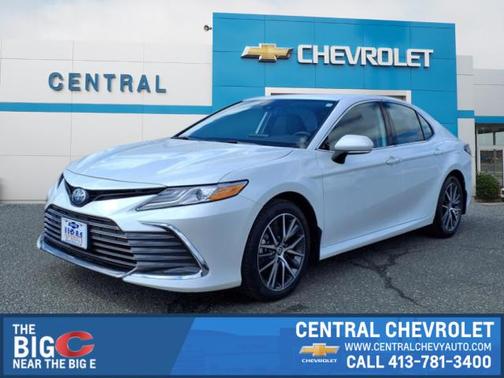 2022 Toyota Camry Hybrid XLE