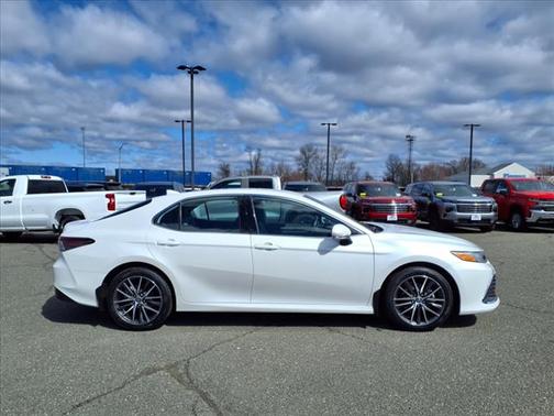 2022 Toyota Camry Hybrid XLE