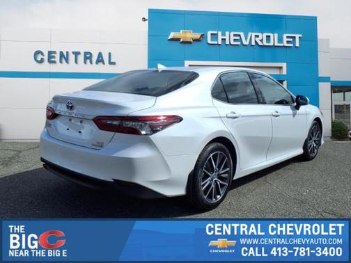 2022 Toyota Camry Hybrid XLE
