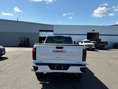 2024 GMC Sierra 2500 AT4
