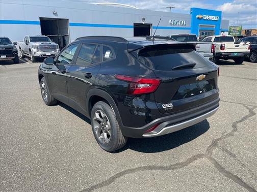 Mosaic Black Metallic 2026 Chevrolet Trax LT