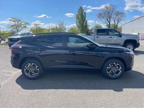 Mosaic Black Metallic 2026 Chevrolet Trax LT