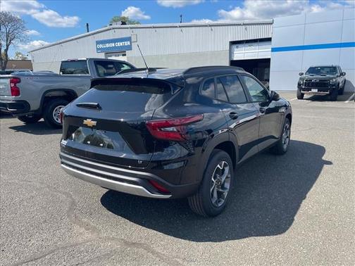 Mosaic Black Metallic 2026 Chevrolet Trax LT