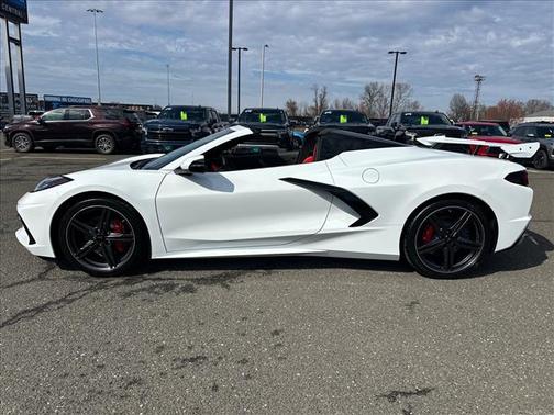 Arctic White 2026 Chevrolet Corvette Stingray w/1LT