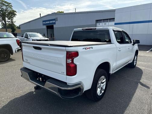 Summit White 2024 Chevrolet Silverado 1500 LT
