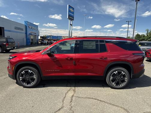 Radiant Red Tintcoat 2027 Chevrolet Traverse LT