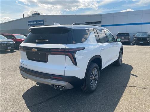 Summit White 2026 Chevrolet Traverse LT