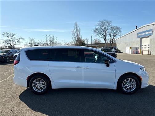 Bright White Clearcoat 2025 Chrysler Pacifica L