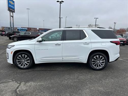 Summit White 2023 Chevrolet Traverse Premier