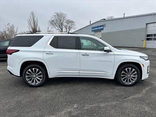 Summit White 2023 Chevrolet Traverse Premier