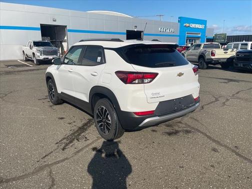 Summit White 2026 Chevrolet Trailblazer LT