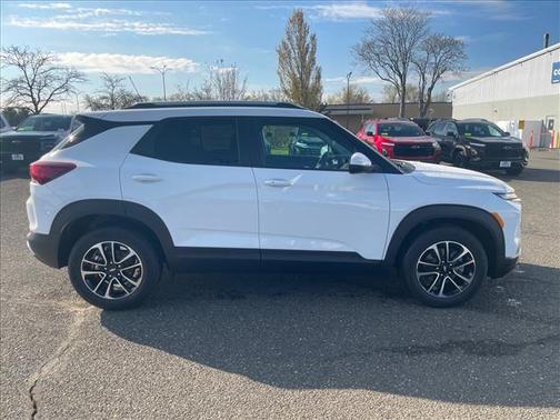 Summit White 2026 Chevrolet Trailblazer LT