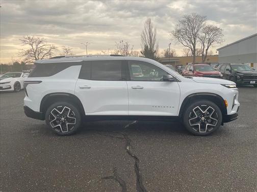 Polar White Tricoat 2026 Chevrolet Traverse High Country