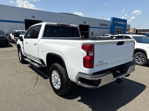 Summit White 2022 Chevrolet Silverado 2500 LT