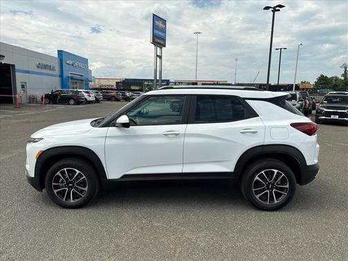 Summit White 2025 Chevrolet Trailblazer LT