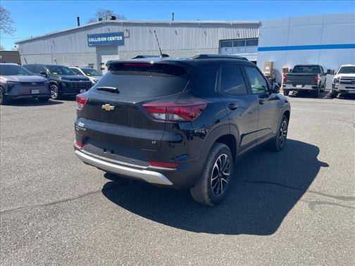 Mosaic Black Metallic 2026 Chevrolet Trailblazer LT