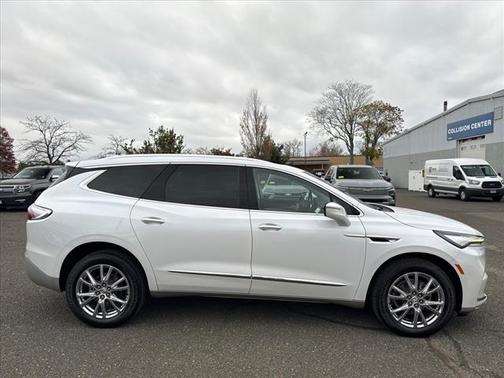 2023 Buick Enclave Essence AWD