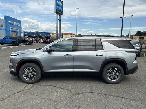 Sterling Gray Metallic 2027 Chevrolet Traverse LT