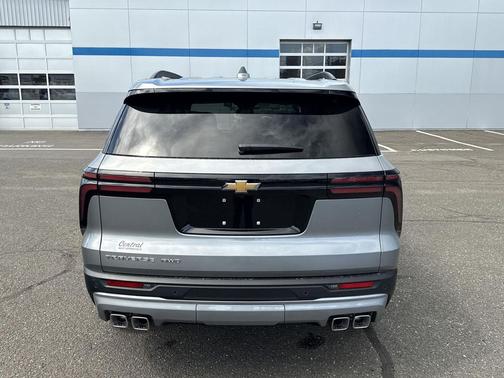 Sterling Gray Metallic 2027 Chevrolet Traverse LT