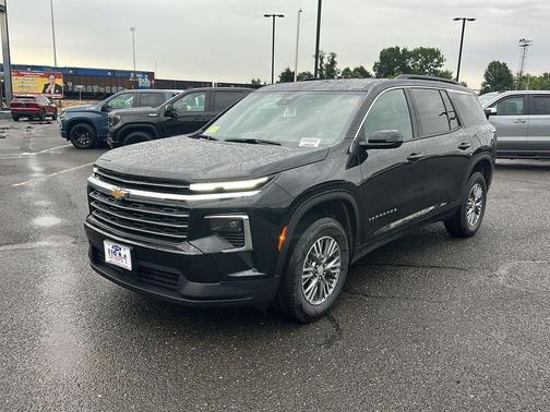 Mosaic Black Metallic 2027 Chevrolet Traverse LT