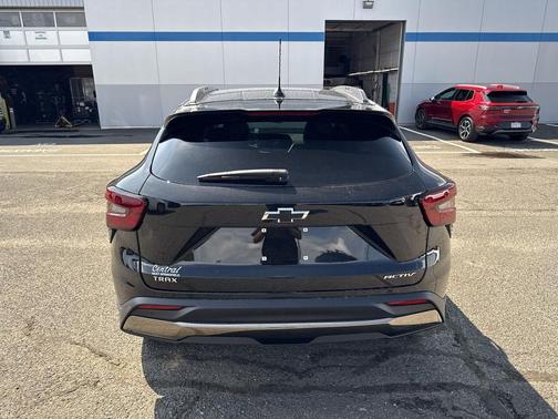 Mosaic Black Metallic 2026 Chevrolet Trax FWD ACTIV
