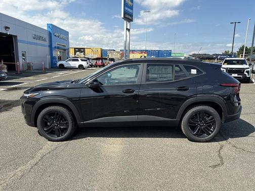 Mosaic Black Metallic 2026 Chevrolet Trax FWD ACTIV