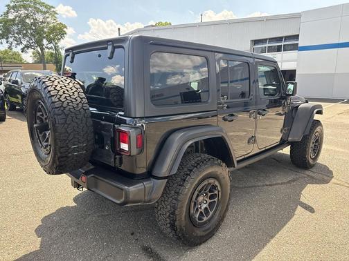 Black Clearcoat 2023 Jeep Wrangler Willys