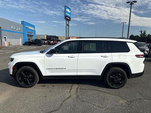 Bright White Clearcoat 2023 Jeep Grand Cherokee L Altitude