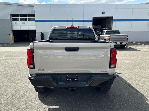 White Sands 2026 Chevrolet Colorado ZR2