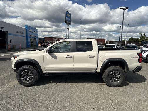White Sands 2026 Chevrolet Colorado ZR2