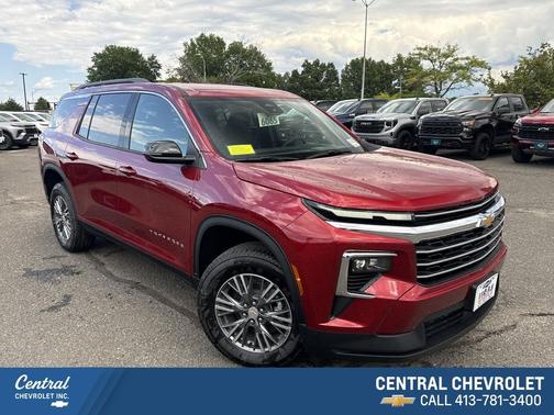Radiant Red Tintcoat 2026 Chevrolet Traverse LT