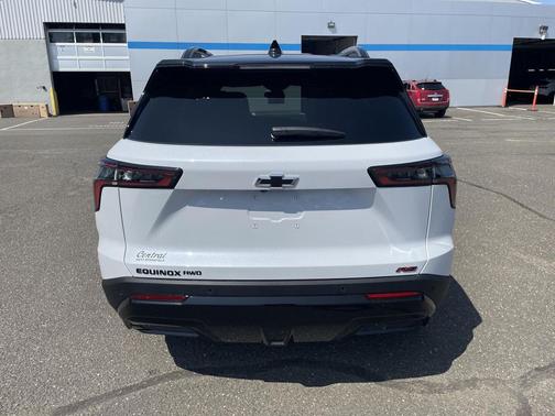 Polar White Tricoat 2026 Chevrolet Equinox AWD RS