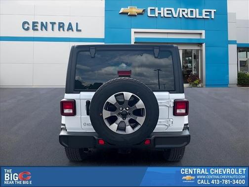 Bright White Clearcoat 2023 Jeep Wrangler 4-Door Sahara 4x4