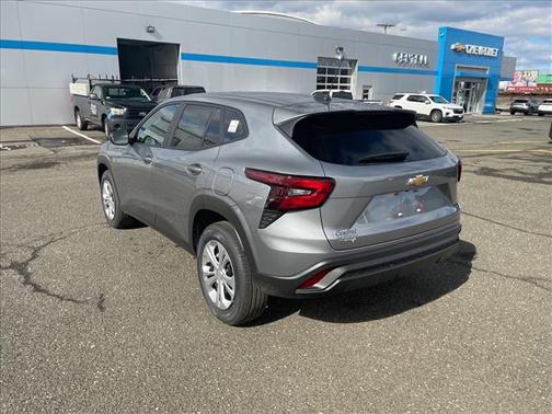 Sterling Gray Metallic 2026 Chevrolet Trax LS