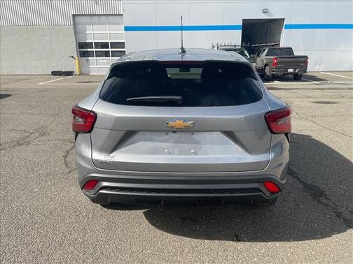 Sterling Gray Metallic 2026 Chevrolet Trax LS